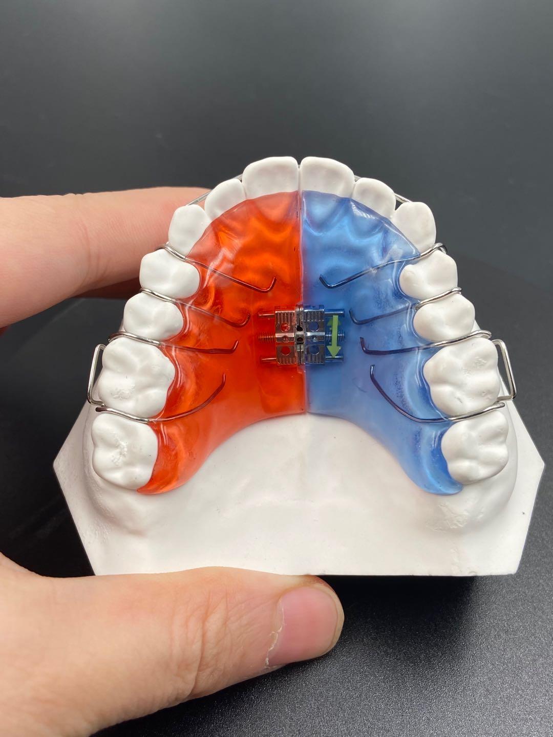 Inspire and let yourself be inspired, from one unique fashion to another.