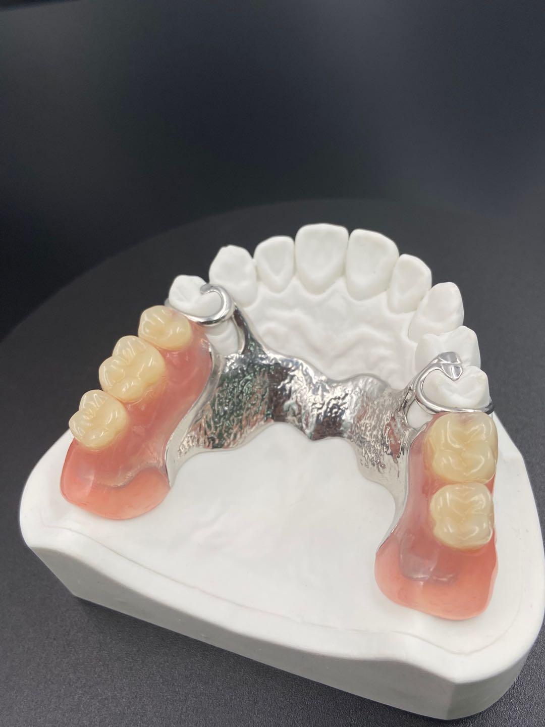 Inspire and let yourself be inspired, from one unique fashion to another.