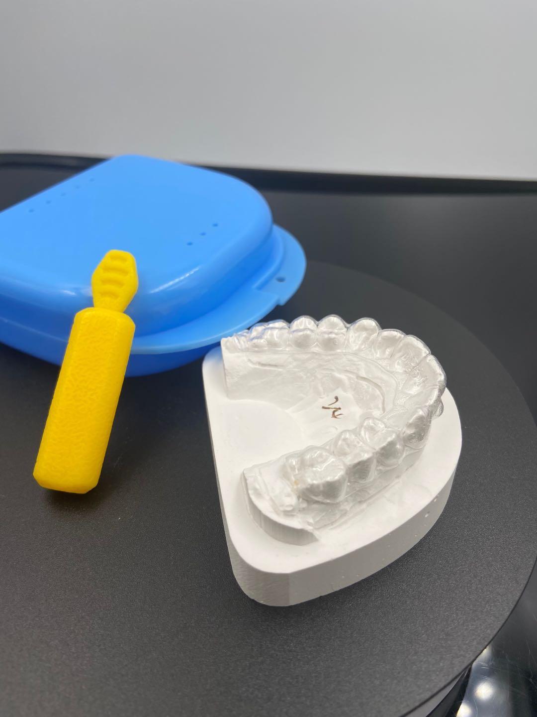 Inspire and let yourself be inspired, from one unique fashion to another.