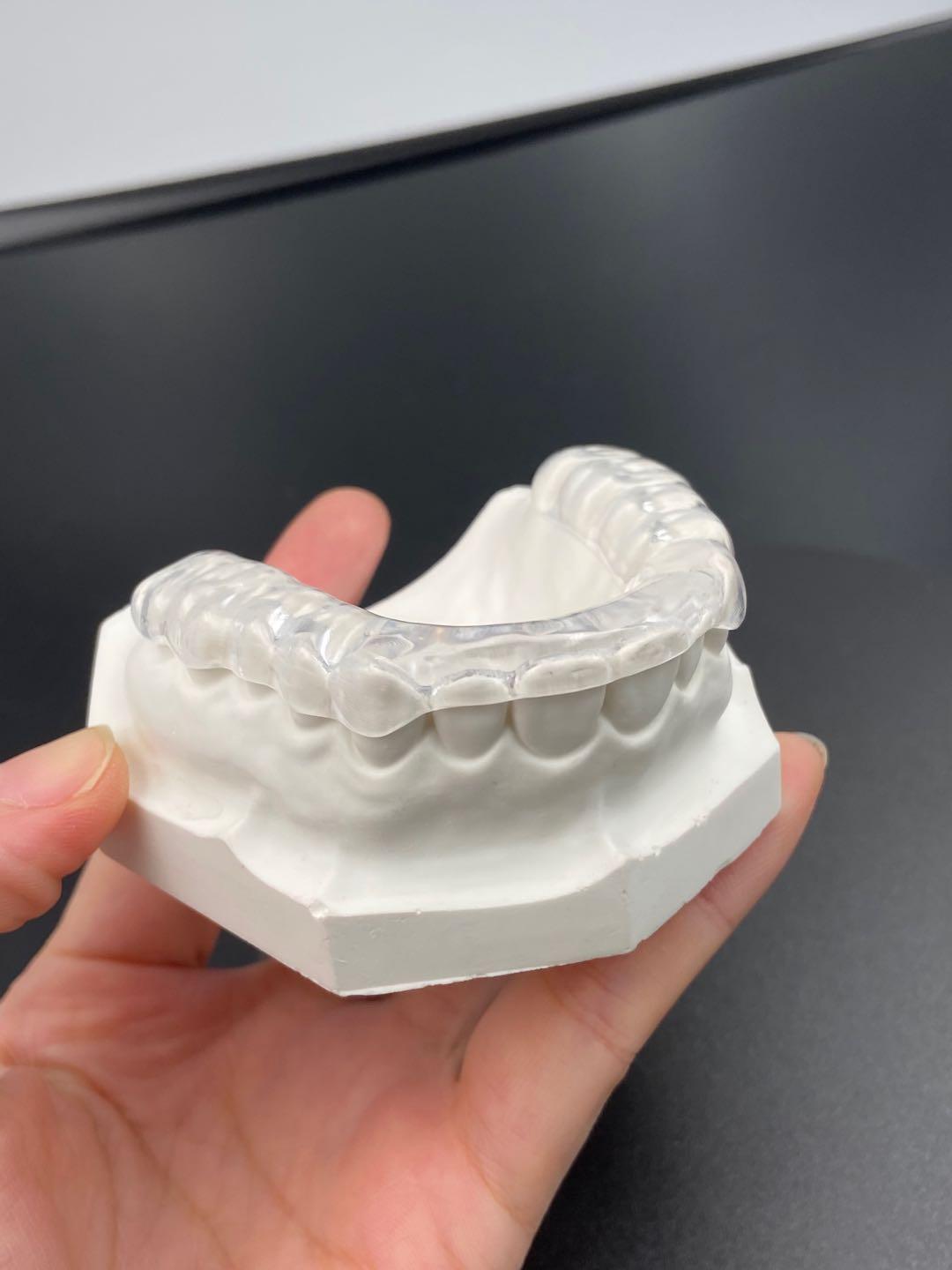 Inspire and let yourself be inspired, from one unique fashion to another.